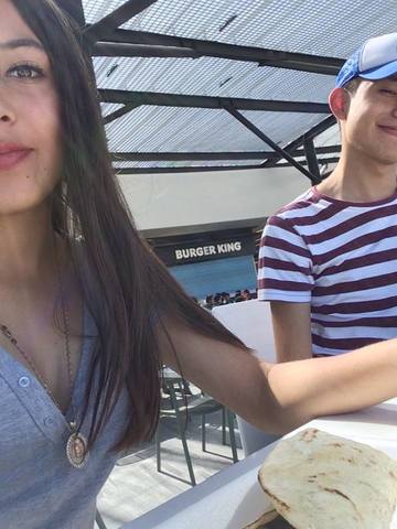 Comiendo con mi mejor amigo Osdair despues de meter papeles para el TEC