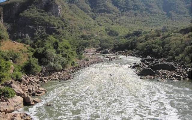 Los habitantes de Salto  denunciaron la contaminación de las aguas