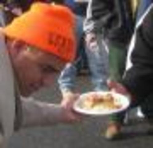 Potluck Program Brings Coffee and Bread To Immigrant Day Laborers