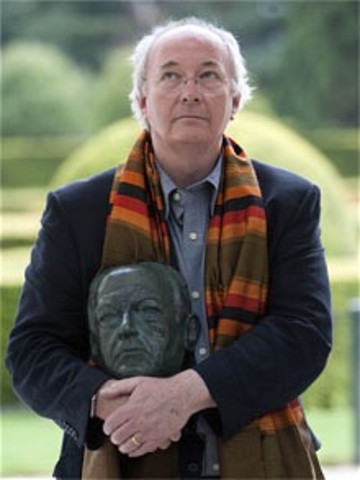The Amber Spyglass completes Philip Pullman's trilogy, His Dark Materials