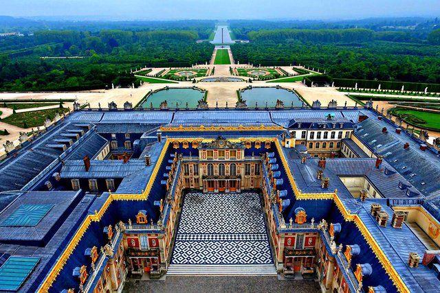 Terminación del Palacio de Versalles.