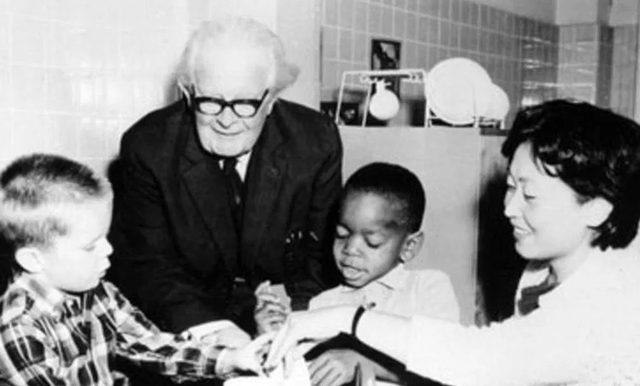 JEAN PIAGET