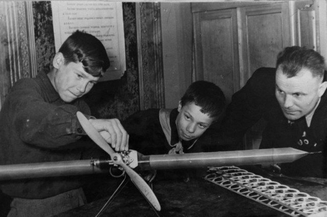 Открытие авиамодельного кружка