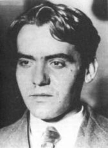 Empezó  a escribirle poesías