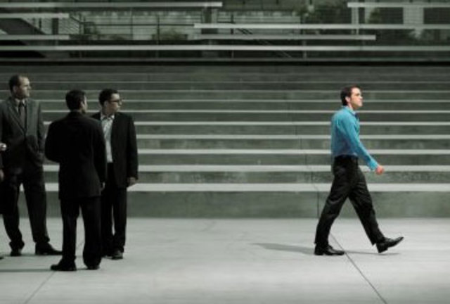 Abandona Lugar Trabajo