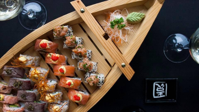 almorzando en el jardín Japones