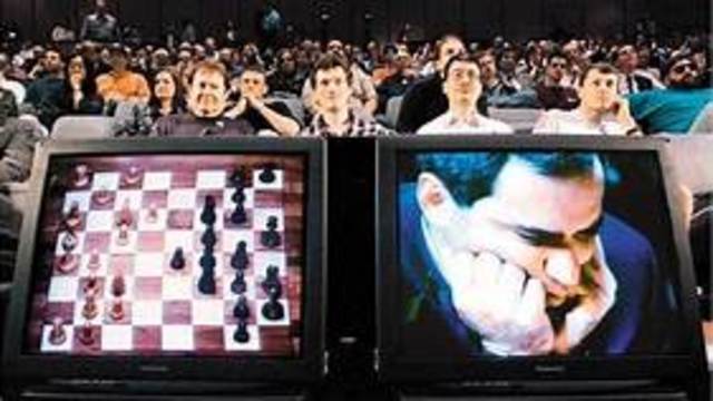 Una maquina lucha contra el hombre y gana