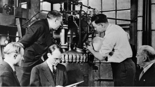 Se inventa el plastico