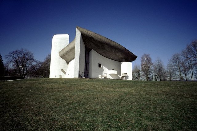 Capilla de Notredame en Ronchamp / Le corbusier