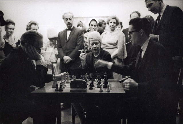 organizó la exposición "Acción"