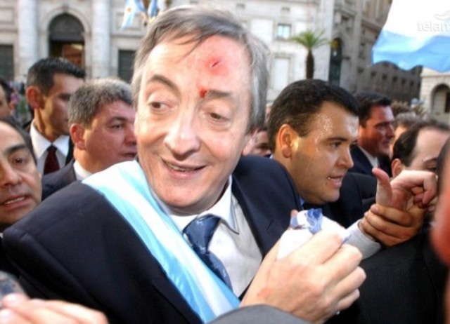 Asume Néstor Kirchner