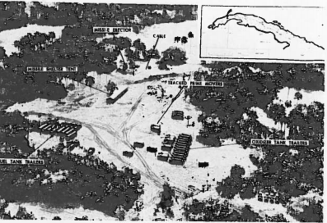 Den 16. oktober 1962 fotograferede amerikanske spionfly sovjetiske stillinger på Cuba med udstyr til affyring af atombevæbnede missiler