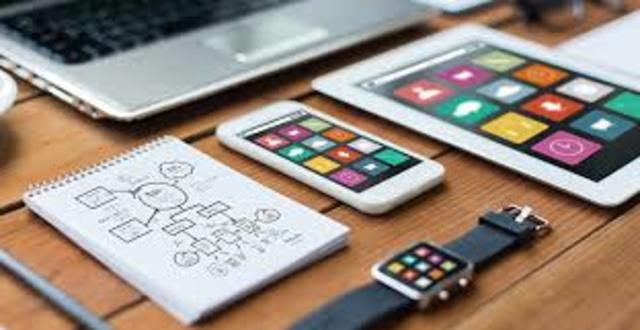 Arquitecturas paralelas con múltiples procesadores trabajando al mismo tiempo y auge de dispositivos móviles.