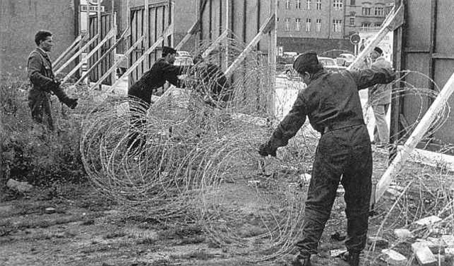 Berlin Wall goes up
