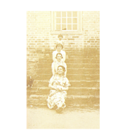 Lydia, Tarsila, Dulce and Beatriz.