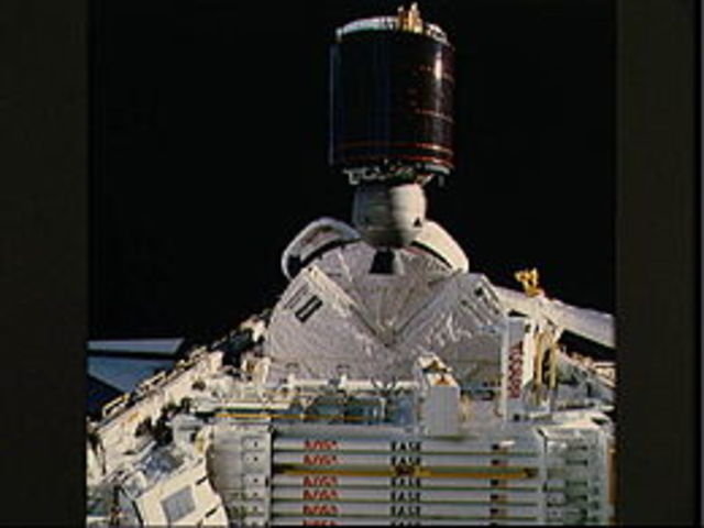 ES LANZADO EL SEGUNDO SATÉLITE MEXICANO MORELOS II.