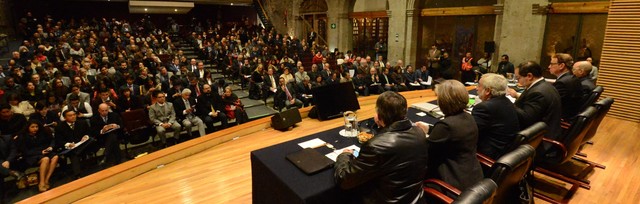 La UNAM celebra su primer centenario. Creación de la Comisión Especial de Equipo de Género del Consejo Universitario.