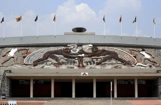 Se inaugura el Estadio Olímpico Universitario, que incluye un mural de Diego Rivera. La gran mayoría de las Escuelas Nacionales alcanzan el estatus de Facultad, al organizar los estudios de posgrado y otorgar el grado de doctor