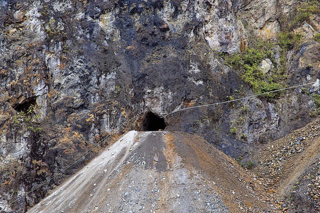 DESCUBRIMIENTO PRIMERA MINA