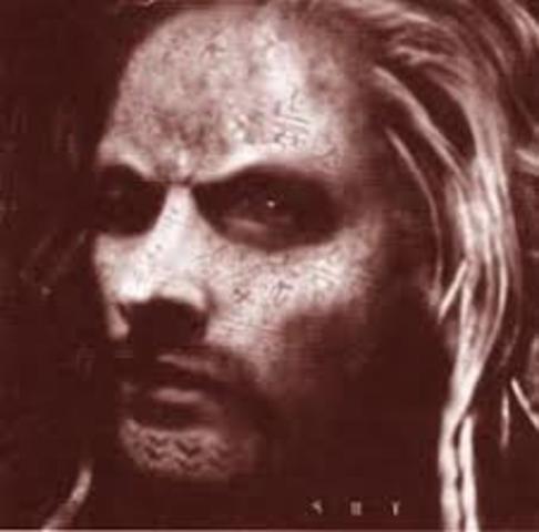 Izhim ur-Baal é abraçado