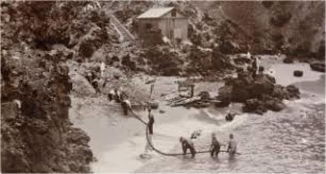 Primer cable telefónico transoceánico (36 canales de voz)