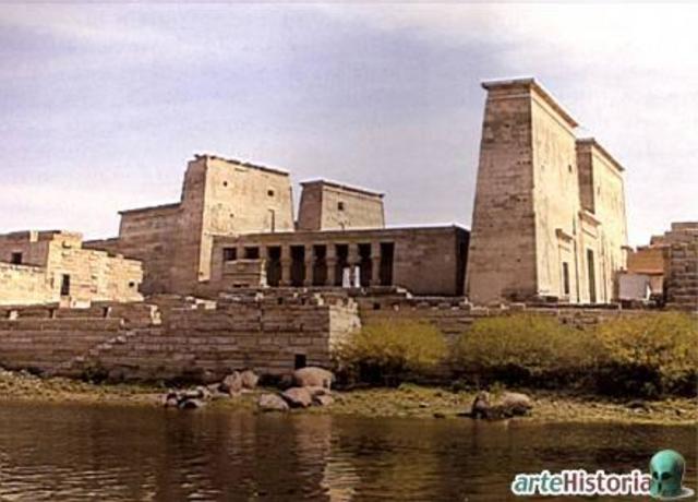 Templo de Isis en Philae o Filé (fecha aproximada 250 a.C. Últimos reyes de la etapa Ptolemaica)