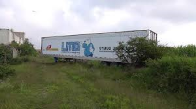 Encuentran cuerpos en trailers a lo largo del país.