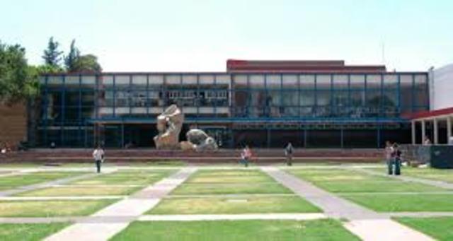 Creación de diversos centros y conversion de la Escuela de Arquitectura