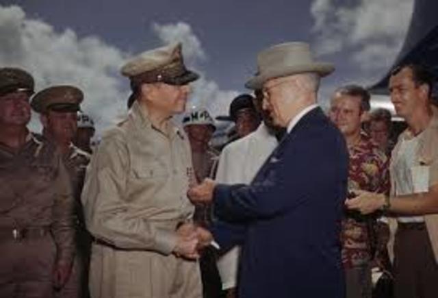 Truman destituye a MacArthur al frente de las tropas en Corea