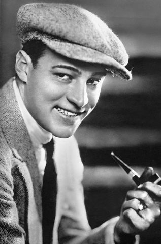 Rudolph Valentino Dies