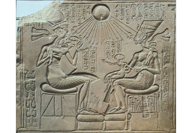 Akhenaton, Nefertit, and Three Daughters