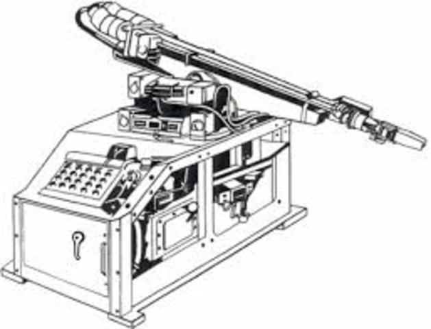 PRIMER ROBOT COMERCIAL