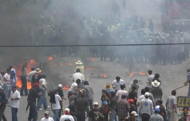 Enfrentamiento en Atenco