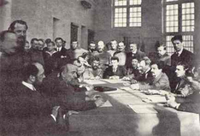 FORMACION DEL SOVIET DE PETROGRADO