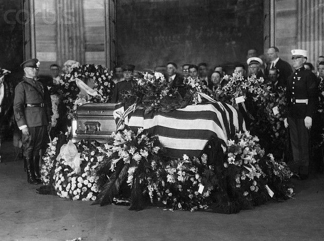 PRESIDENT HARDING DIES