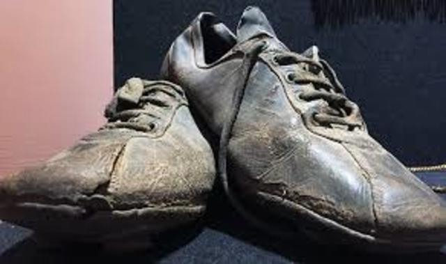 Nacen las primeras botas específicas de fútbol.