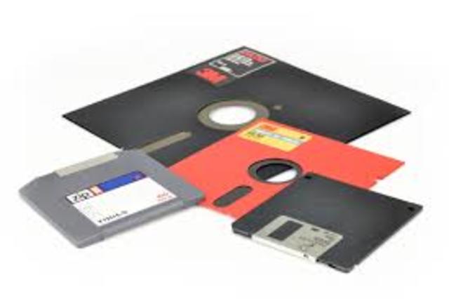 IBM INVENTA EL DISCO FLEXIBLE