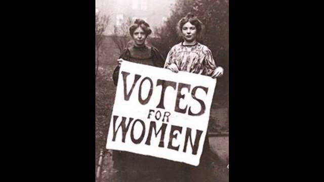 Primera manifestación pública, que reclamó el derecho al voto.