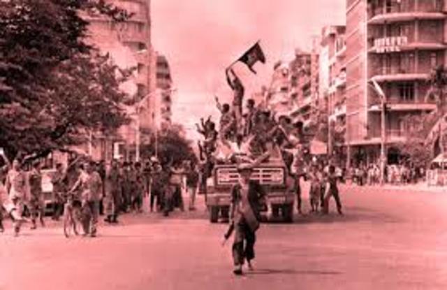 Los Khmers rojos conquistan Phnom Penh, capital de Camboya