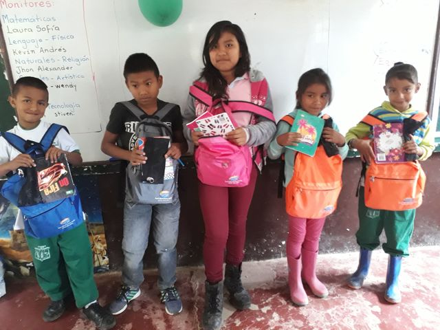 ENTREGA DE KIT ESCOLAR