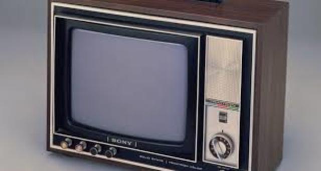 TELEVISOR CAMBIA DE BLANCO Y NEGRO A COLOR