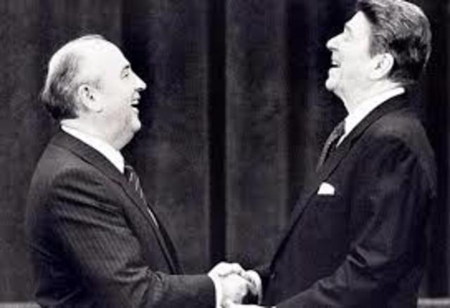 Primera cumbre entre Gorbachov y Reagan en Ginebra