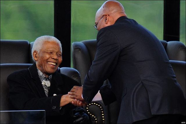 Nelson Mandela attends Jacob Zuma´s presidential inauguration