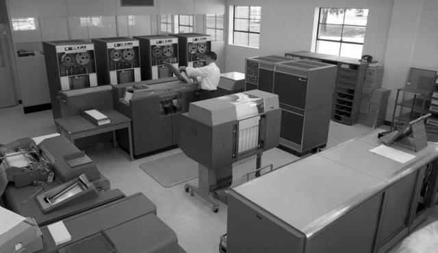 El satélite Mariner IV transmite las primeras imágenes de Marte.