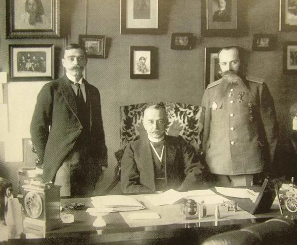 Министру внутренних дел дано право запрещать на неопределенный срок розничную продажу периодических изданий.