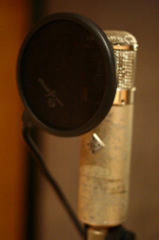 Georg Neumann introduced the "Telly"