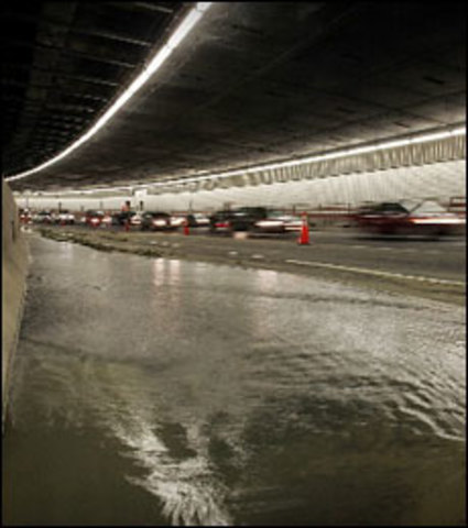 Water leaks in new tunnels of "Big Dig"