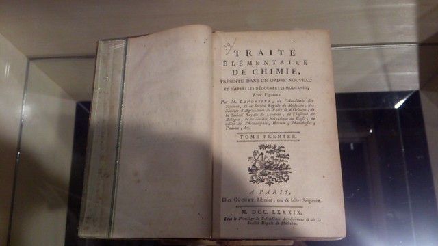 Traité élémentaire de chimie