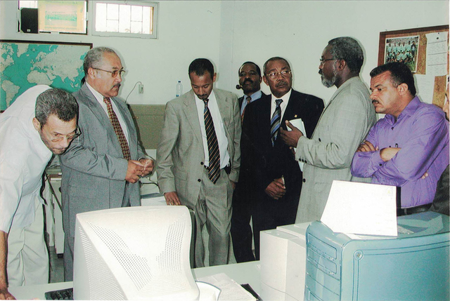 Ministro angolano Vaal Neto visita órgãos de Comunicação Social cabo-verdianos