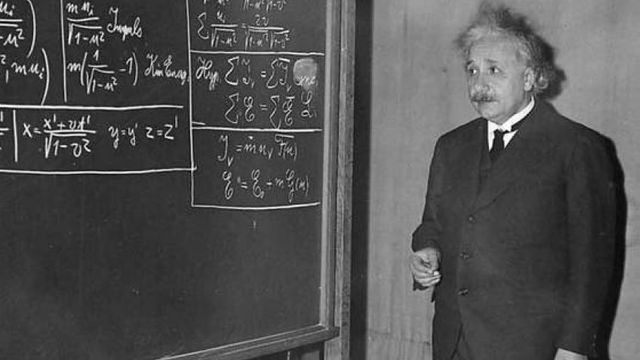 He enter as an official at the Federal Patent Office in Bern.